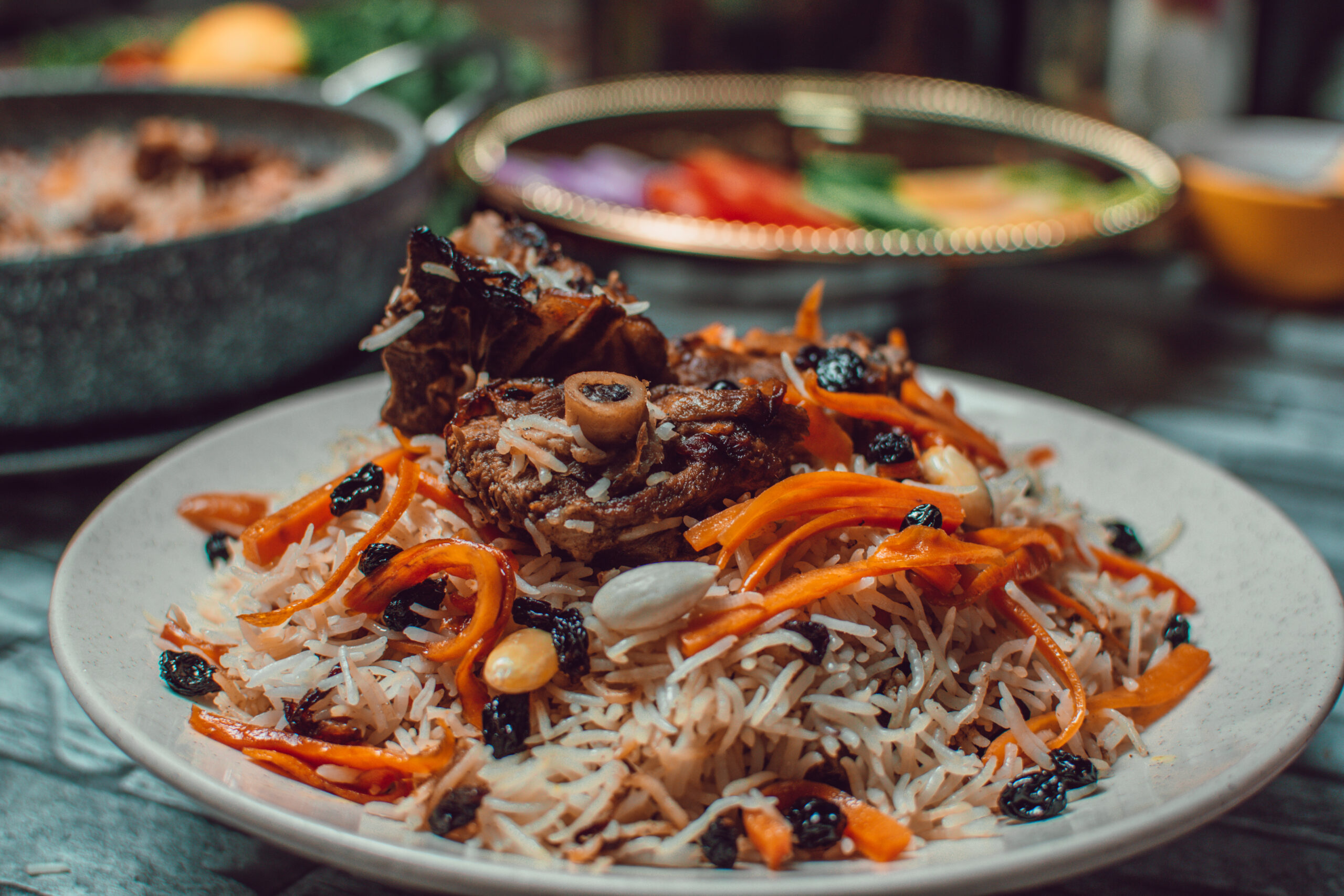 Assiette de brochettes et grillades afghanes